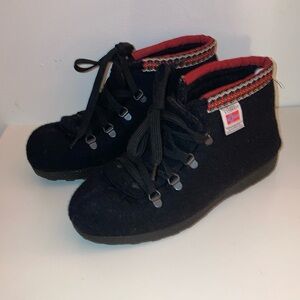 Nesna Lobben Norwegian wool shoes